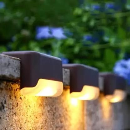 SOLAR-POWERED STAIR LIGHTS